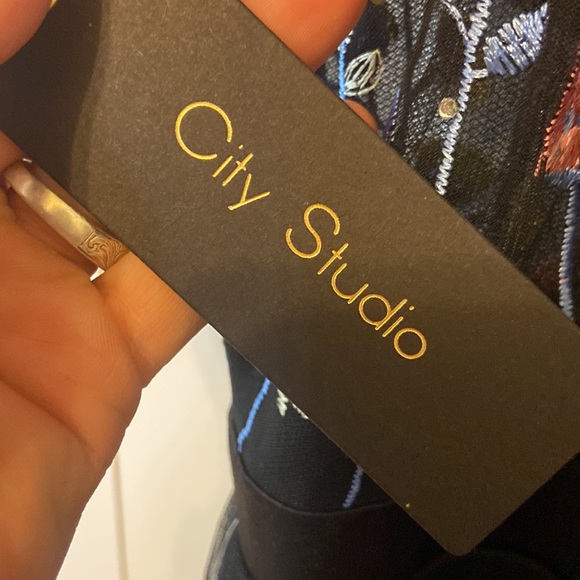 Dress - Picture 6 of 7